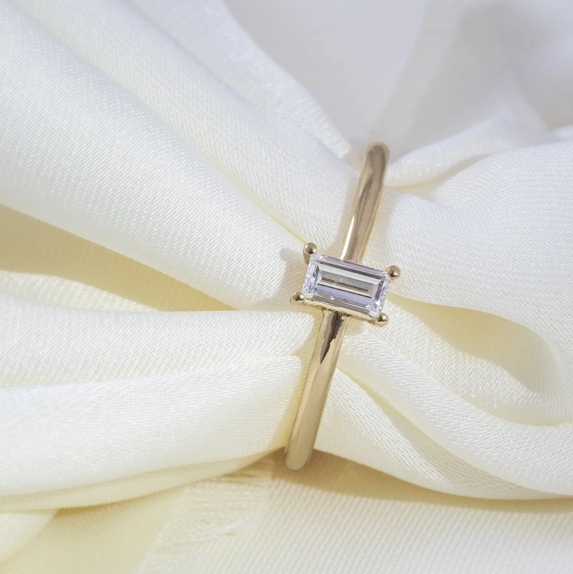 Anillo Baguette Diamante invertido