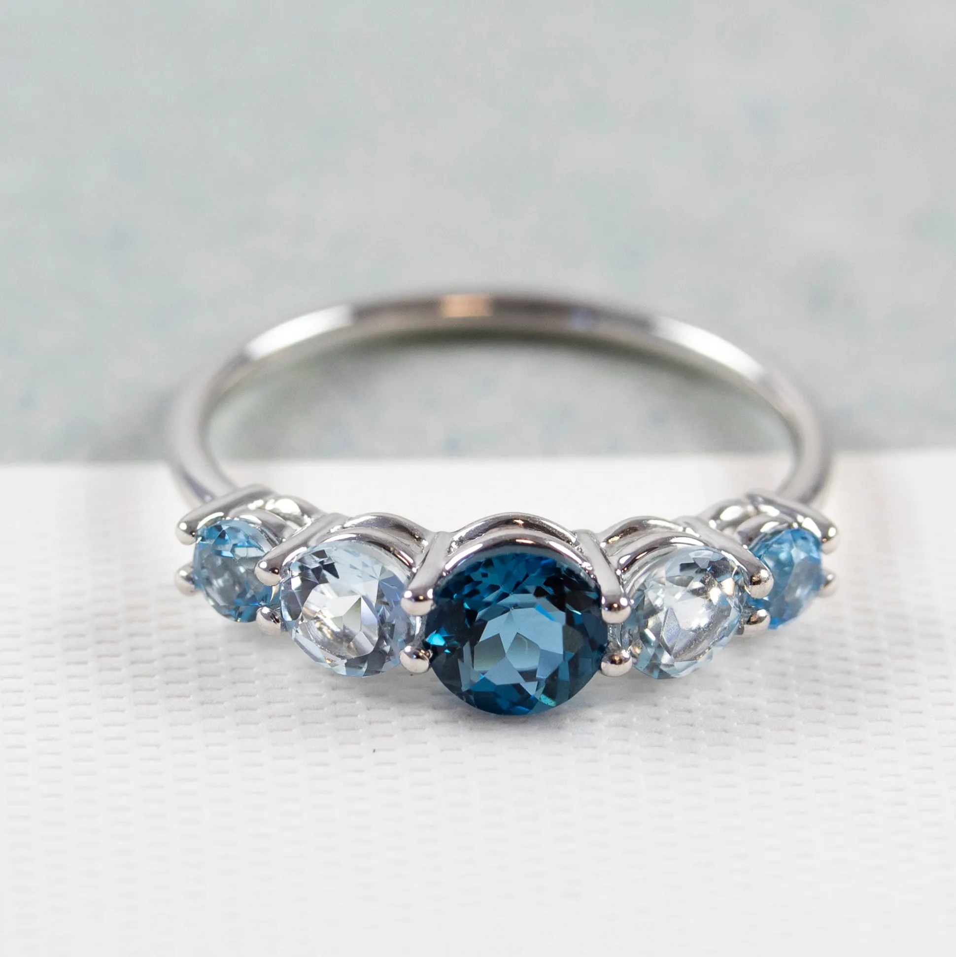 Anillo Elena