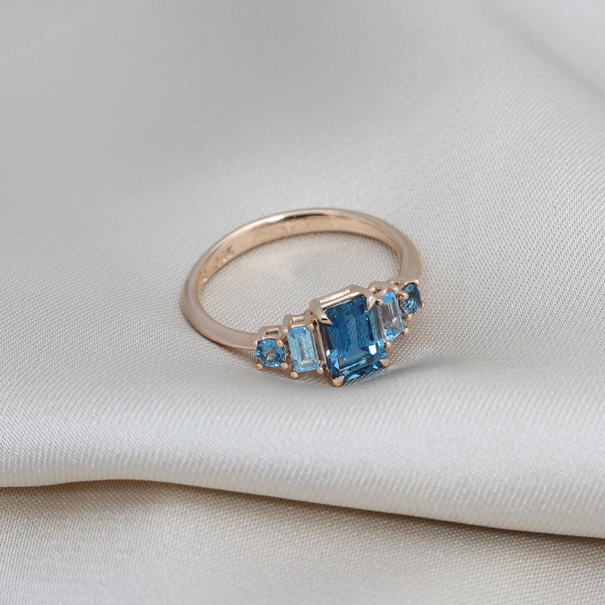 Anillo Zoe