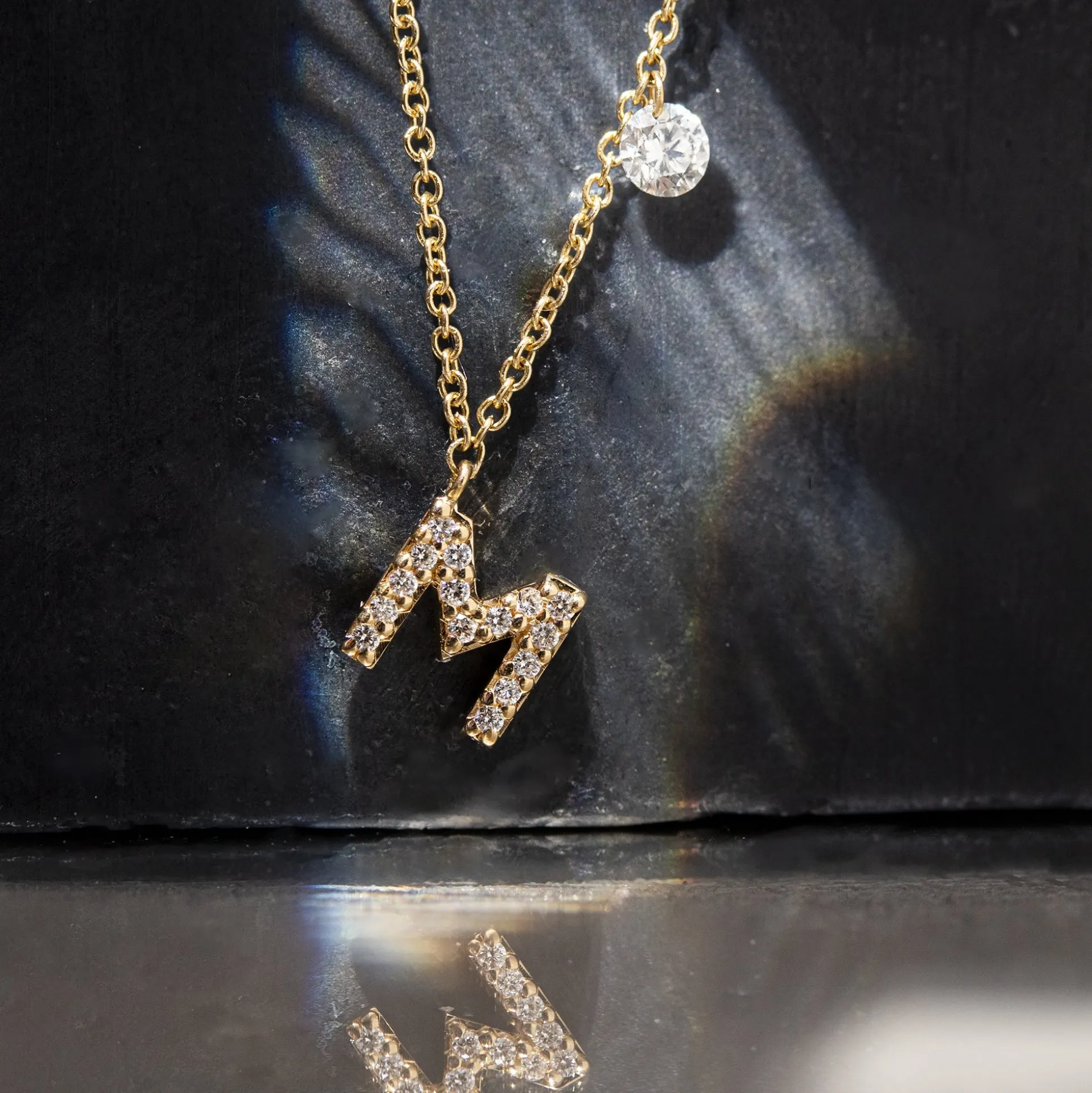 Gargantilla Letra Mini Con Diamante